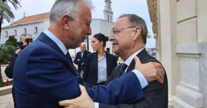 Tensión en Ceuta: reunión clave entre Torres y Vivas mientras la AUGC critica la cancelación de permisos y expertos hablan de «ataque híbrido»