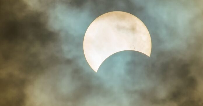 La AEMET señala dónde habrá más opciones de ver el eclipse sin nubes este 12 de agosto