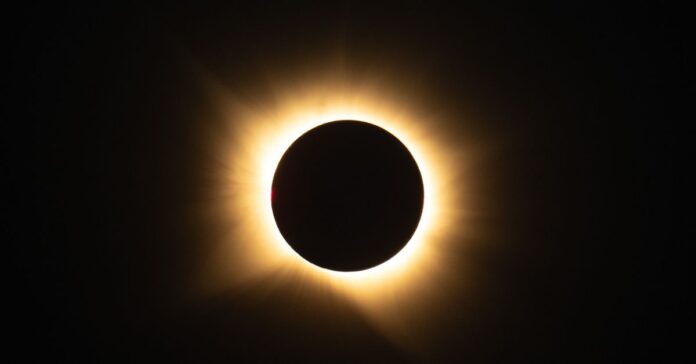 Eclipse solar total de 2026: revive el espectacular fenómeno astronómico con las imágenes de la NASA