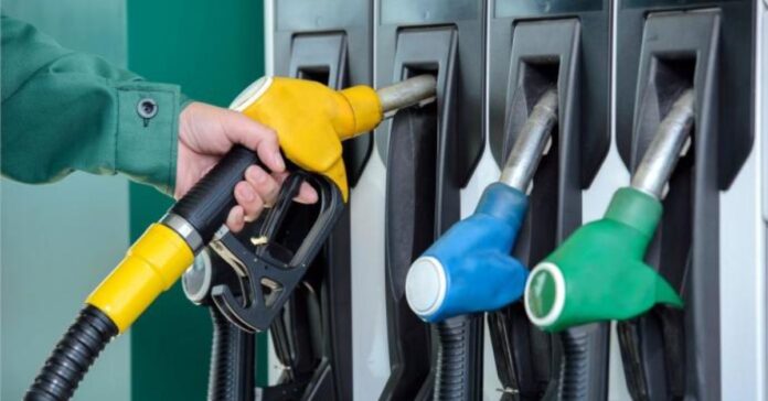 El Gobierno eleva a 20 céntimos la rebaja del gasóleo en septiembre tras dispararse su precio