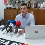 Edu Villegas valora la influencia de la crisis en las incorporaciones del Ceuta: “Ahora debo ofrecer más aclaraciones de lo habitual” Edu Villegas analiza el impacto de la crisis en los fichajes del Ceuta: “Ahora tengo que dar más explicaciones de la cuenta”