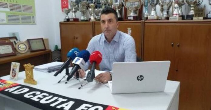 Edu Villegas analiza el impacto de la crisis en los fichajes del Ceuta: “Ahora tengo que dar más explicaciones de la cuenta”