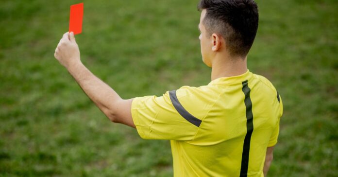 LaLiga 2026/2027 estrena nuevas normas arbitrales: más control del tiempo y la llegada de la ‘ley Vinícius’
