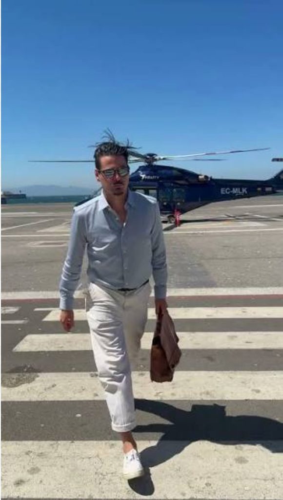 El instagramer Ruben Gilsbert a su llegada al aeropuerto de Ceuta, foto subida a sus rrss
