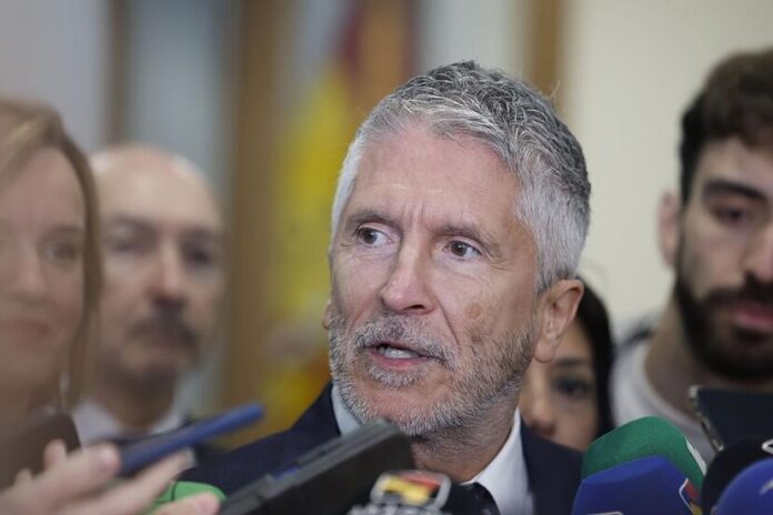 Interior pide disculpas a los periodistas tras la filtración de un informe con fichas e ideología de profesionales