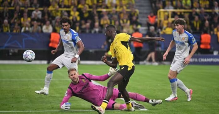 El Villarreal cae ante el Borussia Dortmund (3-2) tras un tramo final caótico en la Champions League