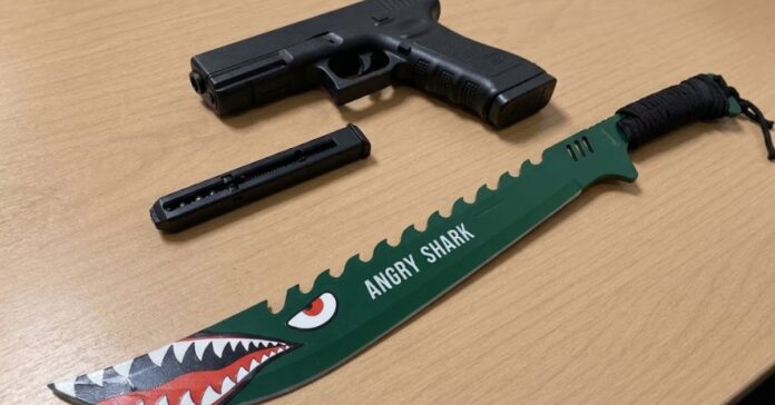 La Policía Nacional detiene en Ceuta a un marroquí por robar a menores con una pistola de perdigones y un cuchillo