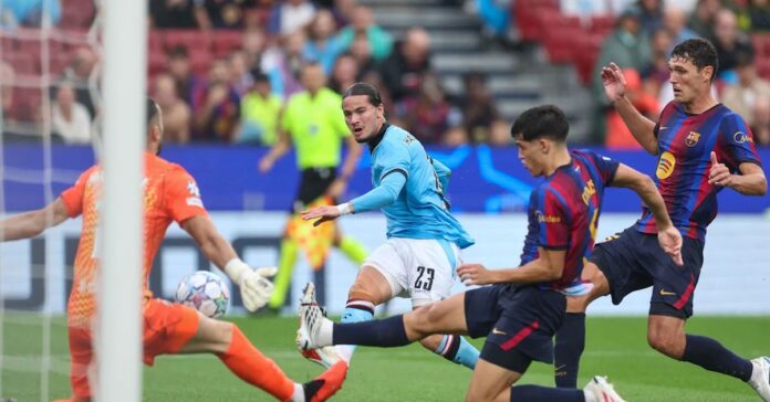 El Feyenoord reclamó un penalti de Cubarsí con 1-0 que el árbitro y el VAR ignoraron antes del segundo gol del Barcelona