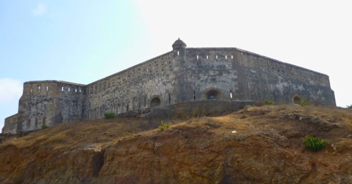 El Fuerte del Príncipe Alfonso de Ceuta sufre daños y quemas