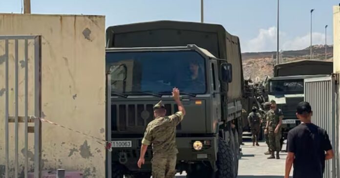 ¿Por qué los militares desplegados en Ceuta no pueden detener a inmigrantes? La polémica por su “indefensión” tras las agresiones