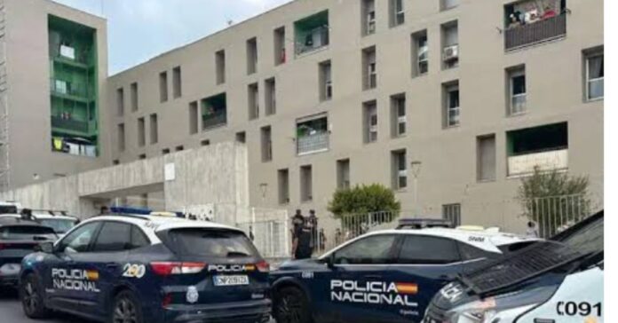La Policía Nacional desarticula una «casa patera» en Loma Colmenar con una veintena de menores