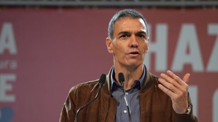Pedro Sánchez recibe abucheos en Noblejas durante una visita marcada por la tensión por la crisis migratoria
