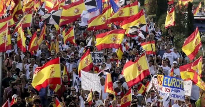 Madrid sale a la calle por Ceuta y exige la convocatoria inmediata de elecciones generales