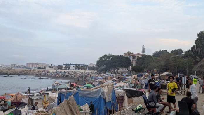 La Policía Nacional despliega a 350 agentes para desalojar los asentamientos ilegales junto a la desalinizadora de Ceuta