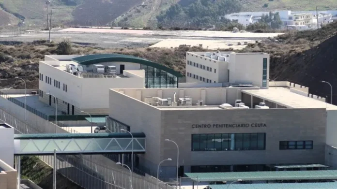 El Gobierno habilita una parcela de la prisión de Ceuta para reforzar la acogida de migrantes