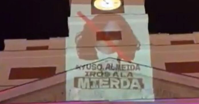 Los acampados en la Puerta del Sol convierten el homenaje a Ceuta en una protesta contra el Gobierno regional