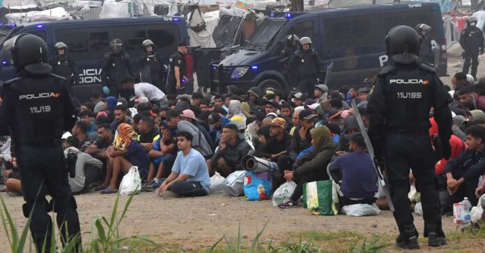La Policía identifica a militares marroquíes entre los migrantes del asentamiento de El Trampolín en Ceuta