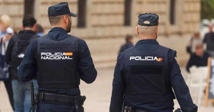 La Policía Nacional detiene en Ceuta al propietario de un inmueble en El Príncipe por hacinar y explotar a 74 migrantes, diez de ellos niños